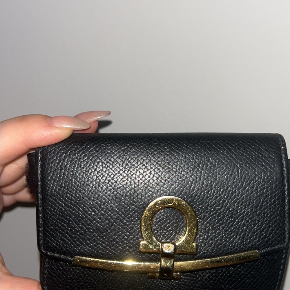 Salvatore Ferragamo Gancini Black Gold Key Card Holder with Chain: Black&Gold - Picture 9 of 15